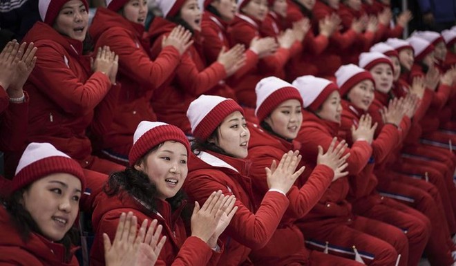 Ảnh: Những &ldquo;b&oacute;ng hồng&rdquo; hoạt n&aacute;o vi&ecirc;n Triều Ti&ecirc;n tỏa nắng ở Olympic - Ảnh 17.
