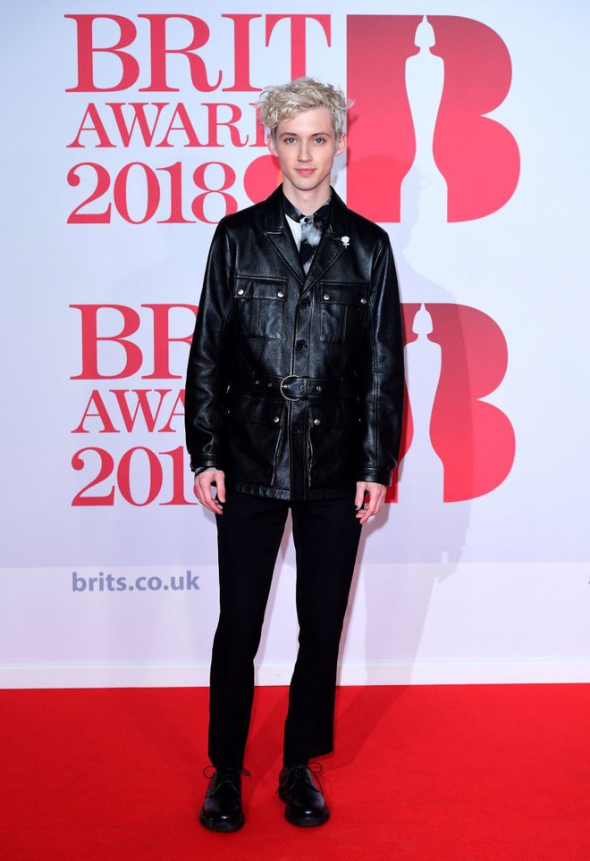 Thảm đỏ BRIT Awards: Người lộng lẫy như công chúa, kẻ khoe da thịt gợi cảm tại đêm trao giải lớn nhất nước Anh - Ảnh 11.