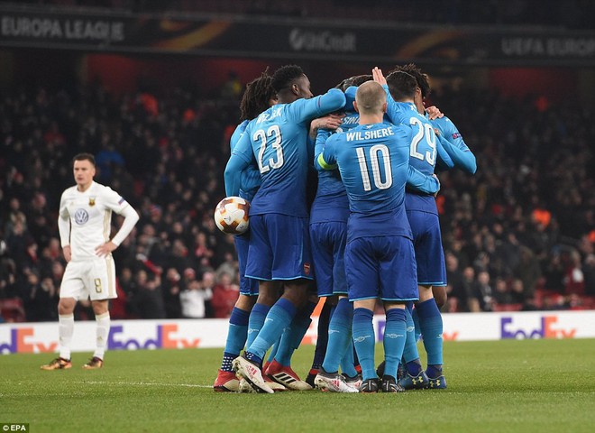 Thủng lưới 2 bàn trong 2 phút, Arsenal hú vía bước tiếp ở Europa League - Ảnh 11.