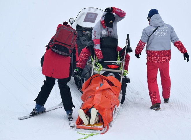 Vận động viên trượt tuyết xinh đẹp chấn thương kinh hoàng tại Olympic mùa đông - Ảnh 4.