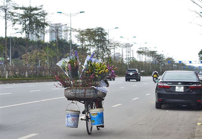 Nhà giàu Hà Nội chi tiền triệu chơi hoa lê rừng sau Tết - Ảnh 19.