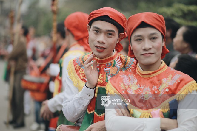 Về ngôi làng Hà Nội, tưng bừng đi xem những chàng trai giả gái trong Lễ hội Đĩ đánh bồng đầu năm - Ảnh 13.