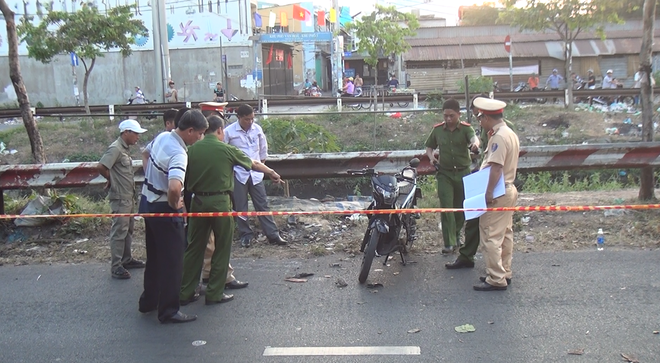 Sự thật nam thanh niên tử vong với vết cắt sâu gần lìa cổ cạnh xe máy ở Sài Gòn - Ảnh 1.