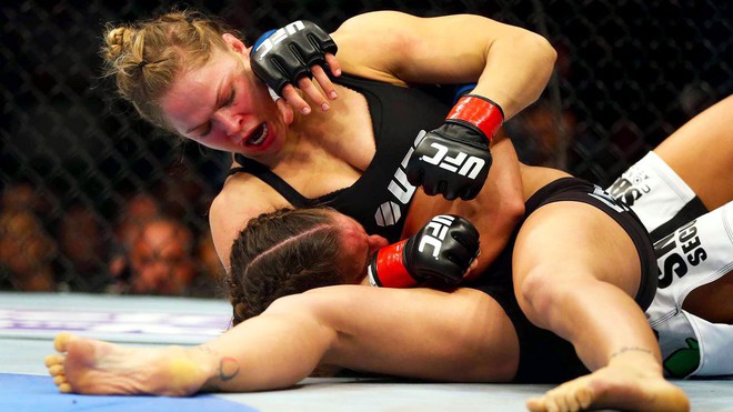 Ronda Rousey: Chuyện hậu trường của mỹ nhân mạnh mẽ nhất làng võ UFC