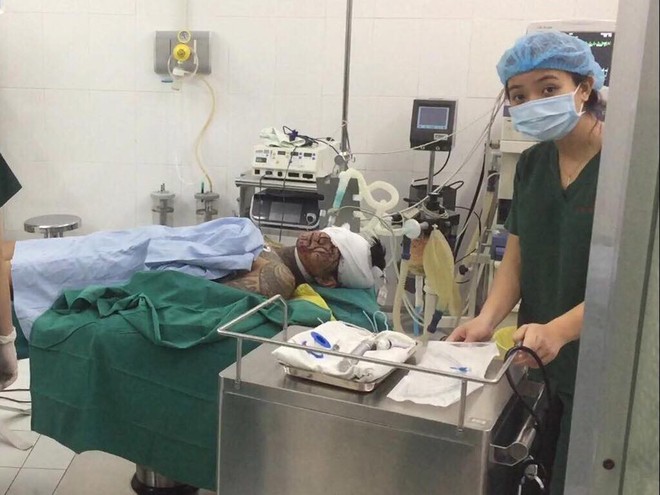 Ba thanh ni&ecirc;n nhập viện sau vụ hỗn chiến giữa 2 nh&oacute;m giang hồ ở S&agrave;i G&ograve;n - Ảnh 1.