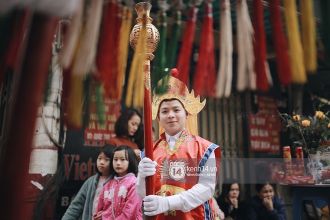 Về ngôi làng Hà Nội, tưng bừng đi xem những chàng trai giả gái trong Lễ hội Đĩ đánh bồng đầu năm - Ảnh 5.