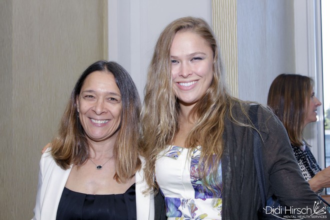 Ronda Rousey: Chuyện hậu trường của mỹ nhân mạnh mẽ nhất làng võ UFC - Ảnh 4.