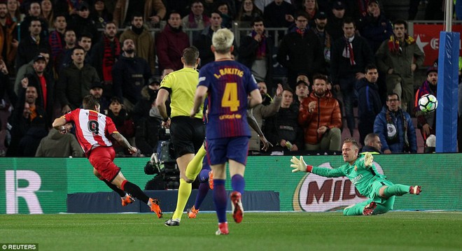 Suarez lập hat-trick, Messi ghi hai b&agrave;n gi&uacute;p Barca thắng tưng bừng - Ảnh 3.