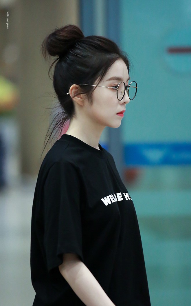 Makeup v&agrave; mặc giống nhau, Jisoo (Black Pink) v&agrave; Irene (Red Velvet) bỗng th&agrave;nh chị em sinh đ&ocirc;i - Ảnh 5.