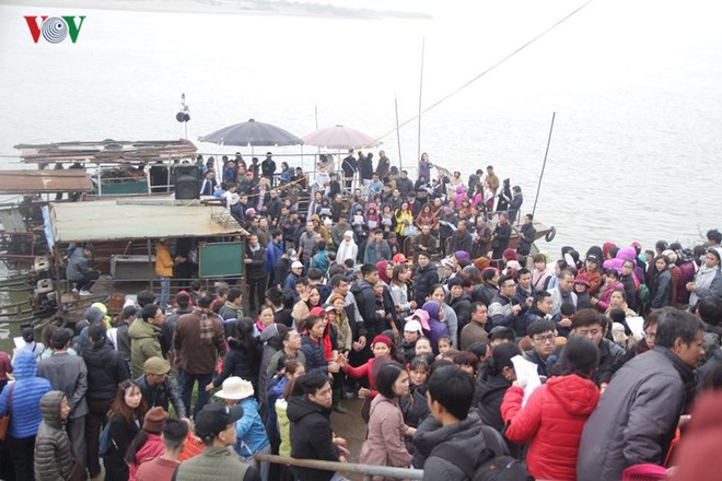Hơn 10.000 người tham gia đại lễ phóng sinh 5 tấn cá tại Hà Nội - Ảnh 9.