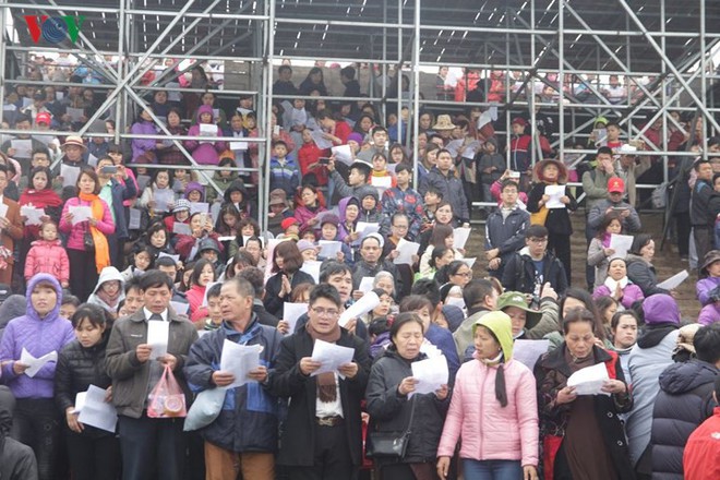 Hơn 10.000 người tham gia đại lễ phóng sinh 5 tấn cá tại Hà Nội - Ảnh 14.