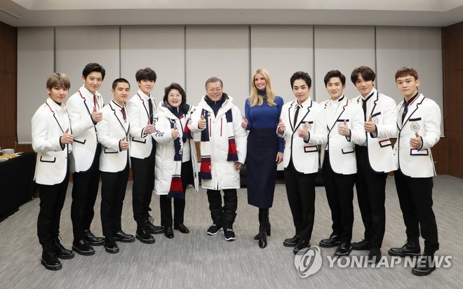 Cùng chụp ảnh với Tổng thống Hàn và con gái Tổng thống Mỹ: EXO lịch lãm, CL vừa lôi thôi vừa giống phù thủy - Ảnh 6.