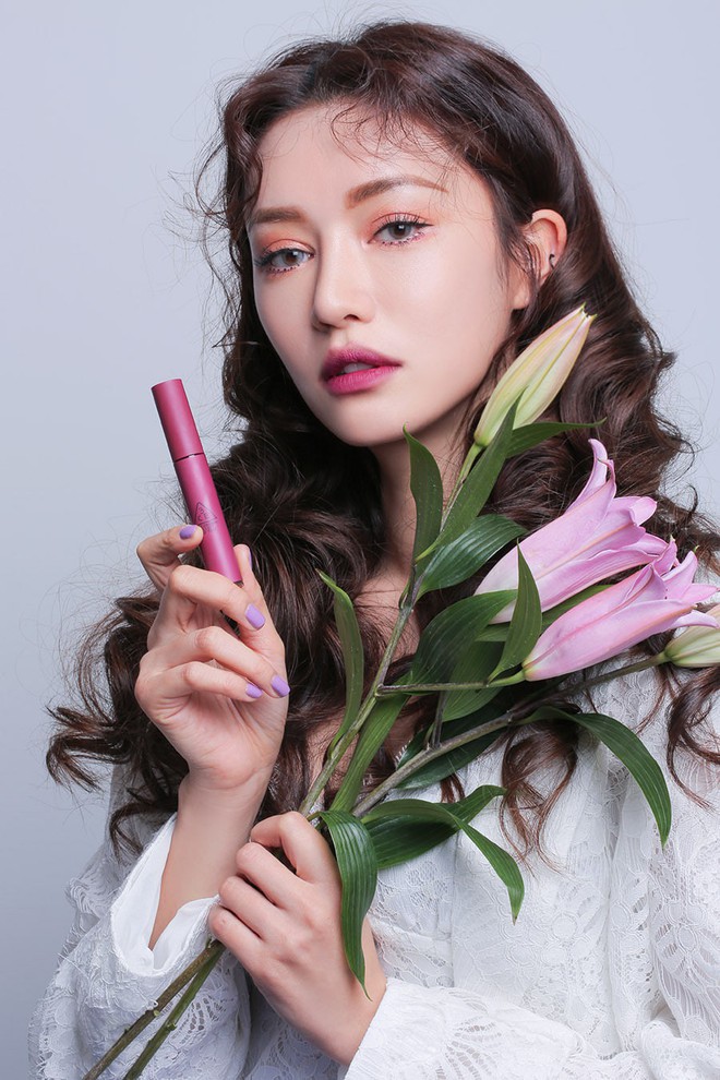 3CE bổ sung 3 m&agrave;u mới toanh to&agrave;n t&ocirc;ng t&iacute;m cực trendy cho d&ograve;ng son kem Velvet Lip Tint - Ảnh 10.