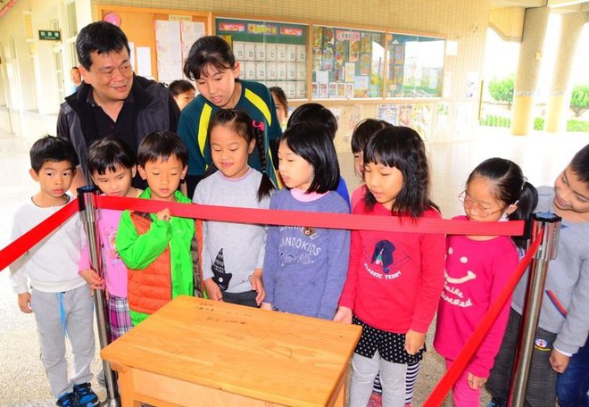 Sang như idol đến trường: Vệ sĩ hộ tống, sinh vi&ecirc;n t&iacute;u t&iacute;t ngưỡng mộ v&agrave; c&ograve;n được đội qu&acirc;n cảnh s&aacute;t đưa đi thi - Ảnh 26.