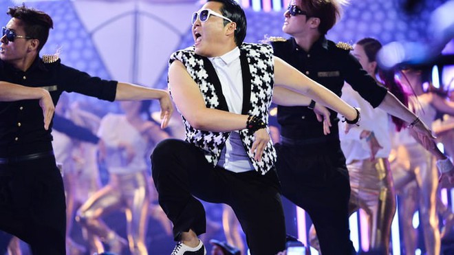 PSY và Gangnam Style: Diễn thì bị chửi, không diễn thì bị réo - Ảnh 1.