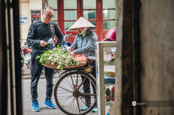 Giữa tiết trời nồm ẩm đầu xuân, có một Hà Nội nên thơ và dịu dàng hương hoa bưởi - Ảnh 7.