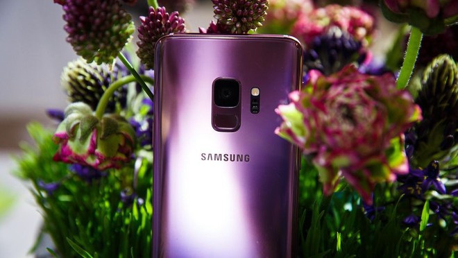 Samsung Galaxy S9 ra bản m&agrave;u t&iacute;m, b&agrave; con hoang mang kh&ocirc;ng biết n&ecirc;n khen hay ch&ecirc; - Ảnh 2.