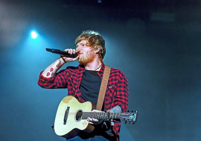 Ed Sheeran là nghệ sỹ bán đĩa khủng nhất toàn cầu trong năm 2017 - Ảnh 1.