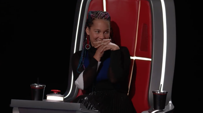 The Voice US m&ugrave;a 14: Blake đơ người khi bị chặn, Adam sướng đến mức nằm lăn tr&ecirc;n s&acirc;n khấu - Ảnh 5.