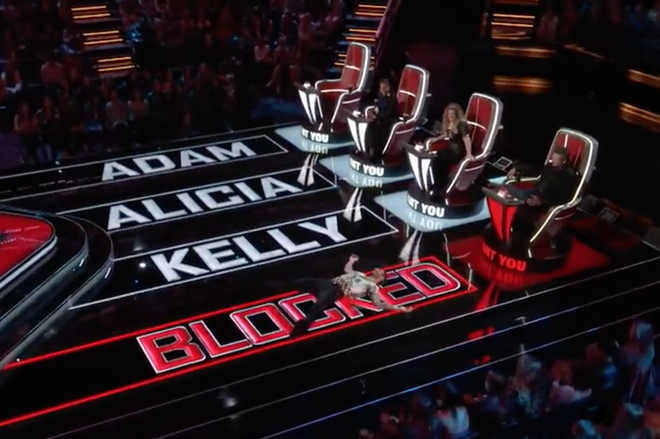 The Voice US mùa 14: Blake đơ người khi bị chặn, Adam sướng đến mức nằm lăn trên sân khấu - Ảnh 9.