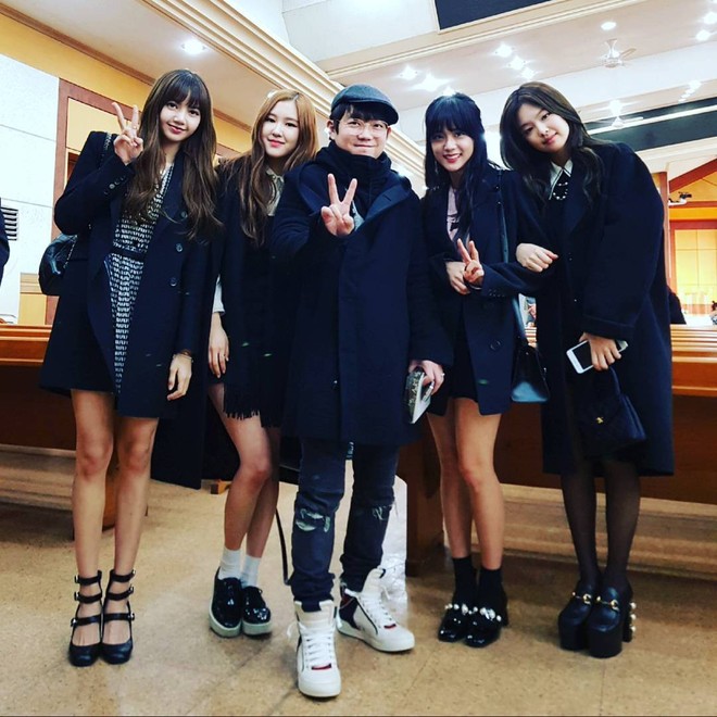 Tiệc cưới xa hoa của Taeyang: C&ocirc; d&acirc;u ch&uacute; rể cuối c&ugrave;ng đ&atilde; lộ diện, G-Dragon, T.O.P c&ugrave;ng d&agrave;n sao si&ecirc;u sang đổ bộ - Ảnh 9.