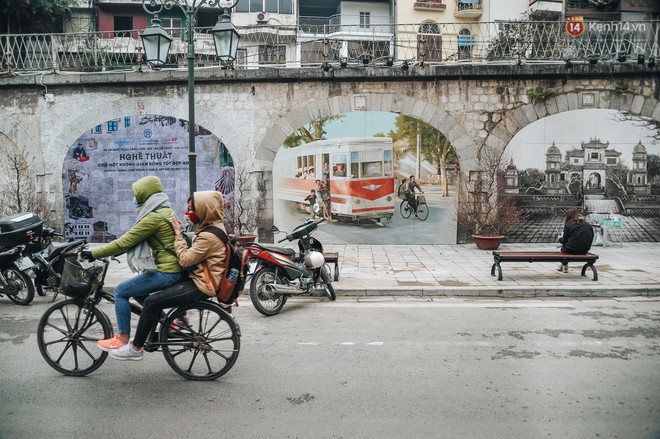 Phố bích họa Phùng Hưng hồi sinh, trở thành phố đi bộ kết nối với không gian chợ Đồng Xuân - Ảnh 1.