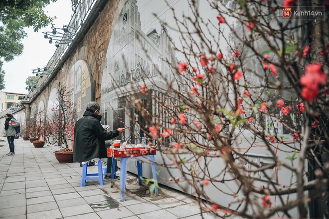 Phố bích họa Phùng Hưng hồi sinh, trở thành phố đi bộ kết nối với không gian chợ Đồng Xuân - Ảnh 11.