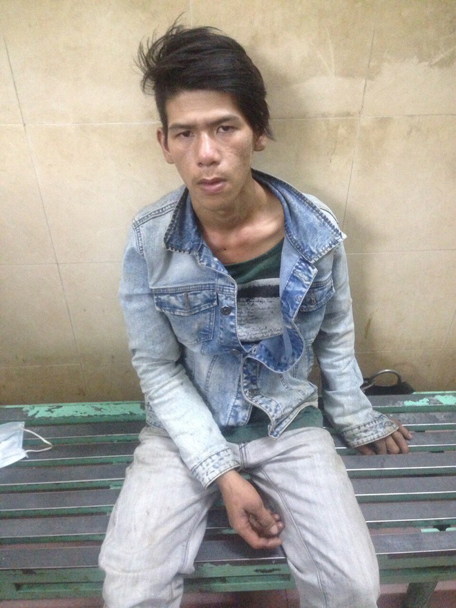 Trinh sát truy bắt đạp ngã xe tên cướp giật tài sản trên phố Sài Gòn - Ảnh 1.