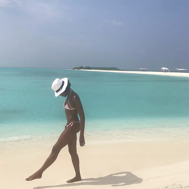 Tuổi đ&atilde; ngo&agrave;i tứ tuần, nhưng những sao nữ n&agrave;y sở hữu body khiến c&aacute;c c&ocirc; g&aacute;i trẻ cũng phải ngưỡng mộ - Ảnh 2.