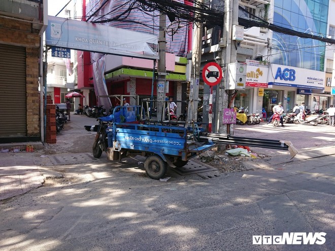 Ảnh: Xe máy chém lộng hành khắp phố Sài Gòn dịp cận Tết - Ảnh 9.
