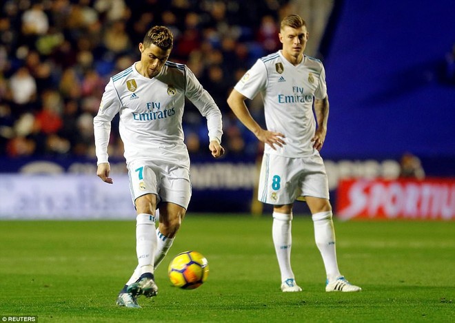 Ronaldo tịt ngòi, Real Madrid đánh rơi chiến thắng phút cuối trận - Ảnh 7.