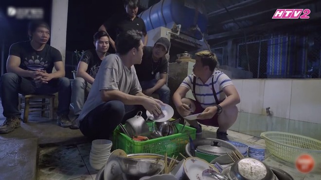 &ldquo;C&ocirc; Thắm về l&agrave;ng 3&rdquo;: Tường Vy, Lương Thế Th&agrave;nh chơi lớn, dẫn cả l&agrave;ng bỏ nh&agrave; đi bụi - Ảnh 5.
