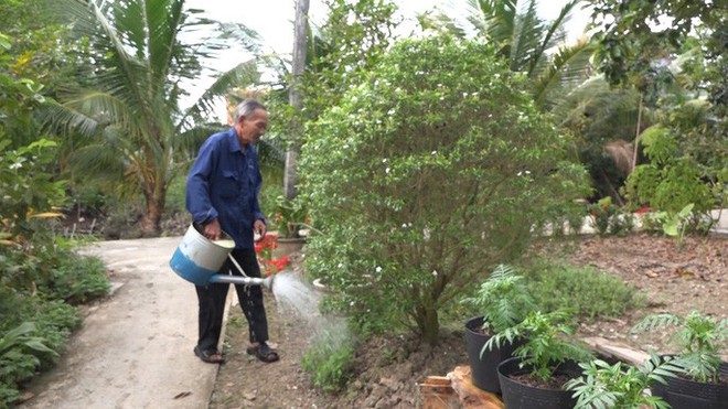 Bị ngất, cụ &ocirc;ng bất ngờ s&aacute;ng mắt, hết c&acirc;m sau 20 năm - Ảnh 1.