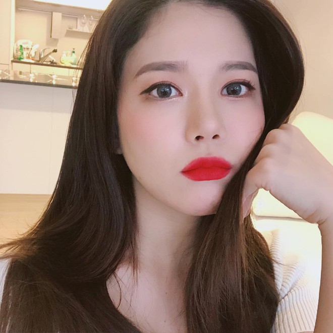 Chuy&ecirc;n gia makeup của Lee Hyori chỉ ra 5 tips makeup cơ bản đem lại l&agrave;n da b&oacute;ng bẩy, ngậm nước  - Ảnh 3.