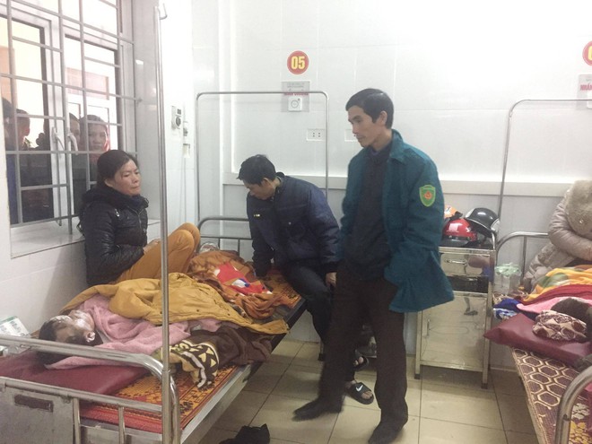 Nổ bình gas mini, 7 học sinh tiểu học bị bỏng phải nhập viện - Ảnh 1.