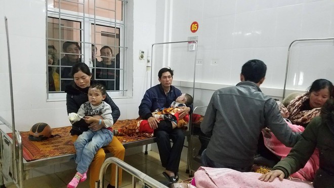 Nổ bình gas mini, 7 học sinh tiểu học bị bỏng phải nhập viện - Ảnh 2.