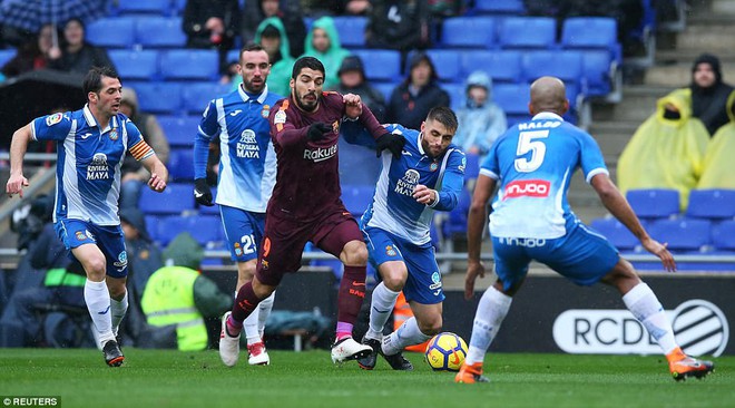 Pique lập công, cứu Barca khỏi trận thua derby - Ảnh 7.