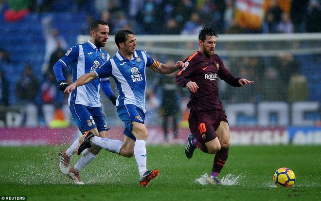 Pique lập công, cứu Barca khỏi trận thua derby - Ảnh 9.