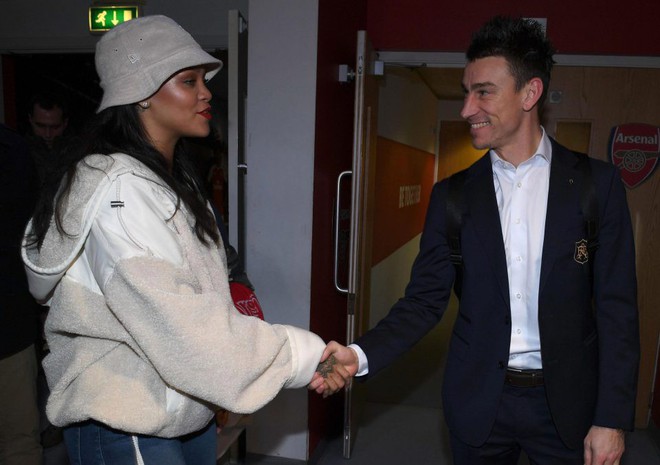 Kh&ocirc;ng chỉ sao Việt cuồng cầu thủ b&oacute;ng đ&aacute; đ&acirc;u, đến Rihanna cũng thế m&agrave; - Ảnh 6.