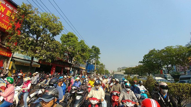 Ùn tắc trùng trùng, lớp lớp những ngày cận Tết - Ảnh 6.