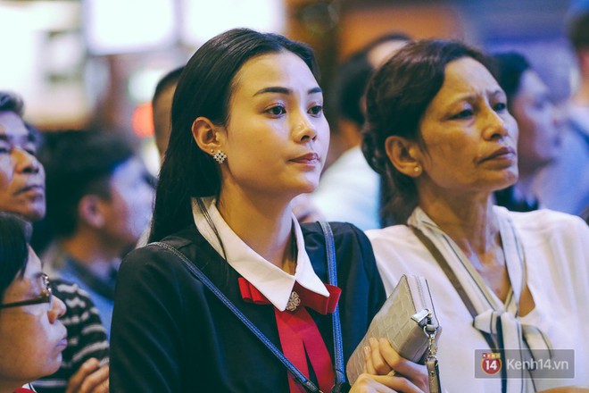 Báo Trung Quốc: Sân bay Việt Nam đông đúc khi kiều bào về quê ăn tết trong niềm vui chào đón của người thân - Ảnh 8.