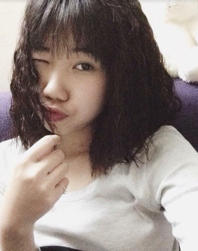 Đi l&agrave;m t&oacute;c chơi Tết, c&ocirc; g&aacute;i kh&oacute;c r&ograve;ng v&igrave; ảnh mẫu 1 đằng, t&oacute;c l&agrave;m ra 1 nẻo - Ảnh 6.