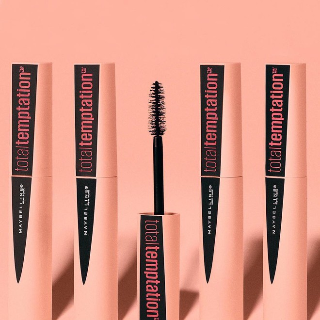 Thử loại mascara có giá cực bình dân, cô nàng này nhận được kết quả mi đẹp như nối - Ảnh 1.