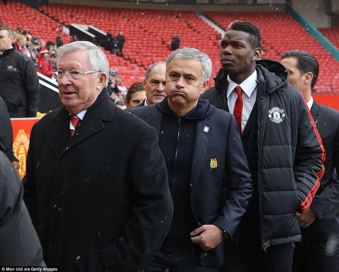 Sir Alex, Mourinho cùng dàn sao Man Utd tưởng niệm 60 năm thảm họa tồi tệ nhất lịch sử CLB - Ảnh 3.