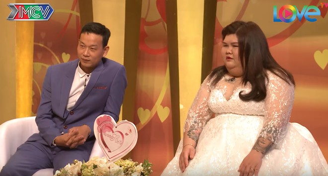 Hơn cả ng&ocirc;n t&igrave;nh: Chồng 70kg y&ecirc;u đơn phương vợ 120kg trong 4 năm, cưới về cưng chiều hết mực - Ảnh 4.