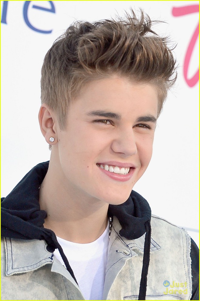 H&agrave;nh tr&igrave;nh lao dốc nhan sắc của Justin Bieber: Ho&agrave;ng tử Baby năm xưa giờ đ&acirc;y mặt mũi x&aacute;m xịt, mụn nổi chi ch&iacute;t - Ảnh 4.