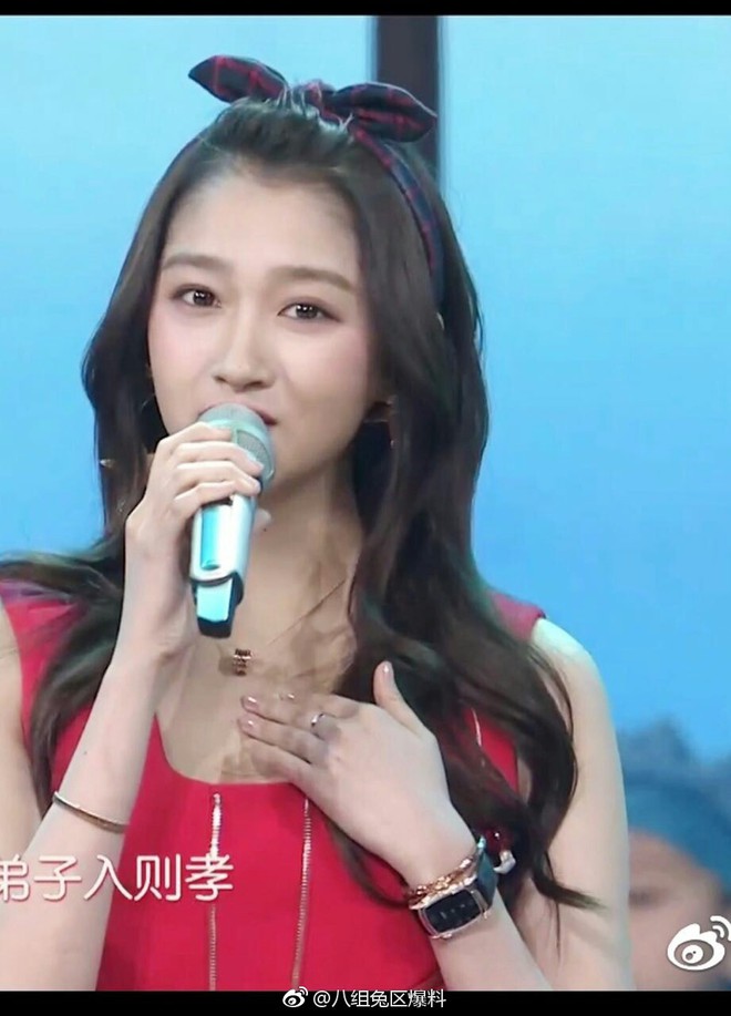 Kh&ocirc;ng c&ocirc;ng khai thể hiện t&igrave;nh cảm, Luhan - Quan Hiểu Đồng lộ đồng hồ v&agrave; cặp nhẫn đ&ocirc;i h&agrave;ng hiệu đắt đỏ - Ảnh 3.