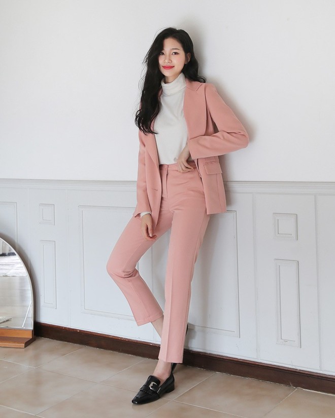 Con g&aacute;i diện m&agrave;u hồng lu&ocirc;n l&agrave; xinh nhất: l&yacute; do bạn n&ecirc;n &aacute;p dụng 12 c&ocirc;ng thức mix đồ m&agrave;u hồng n&agrave;y cho Valentine v&agrave; dịp Tết sắp tới - Ảnh 6.