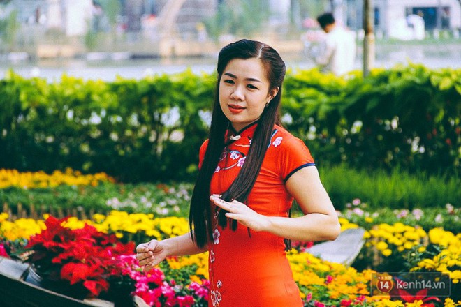 Nhiều thiếu nữ xúng xính váy áo, kéo đến đường hoa xuân ở phố nhà giàu Sài Gòn để check-in - Ảnh 13.
