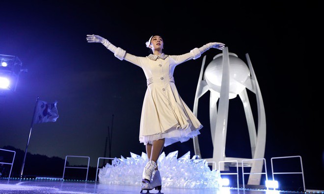 Nữ hoàng trượt băng Kim Yuna thắp đuốc khai mạc Olympics mùa Đông 2018 - Ảnh 3.